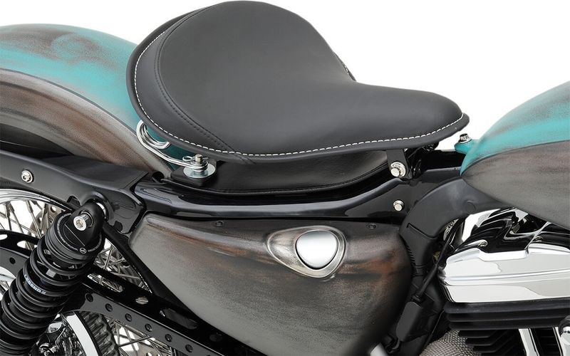 Solosadel fjäder Drag Specialties läder vit