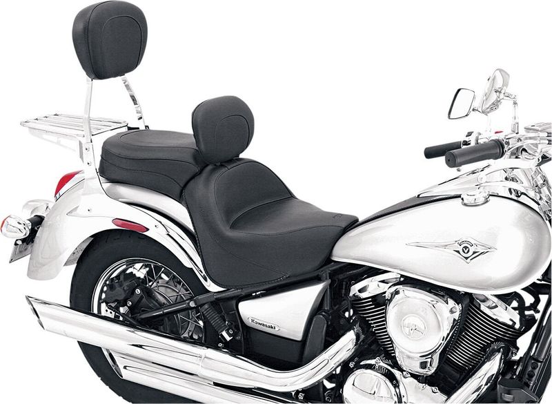 Sadel Mustang 1 2 bred svart justerbar Kawasaki Vulcan 900 Classic m.fl.