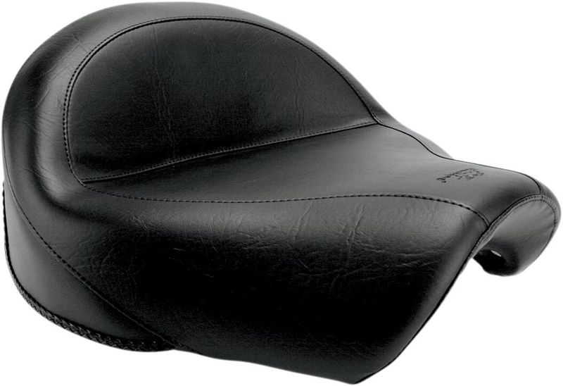 Sadel Mustang 2 bred svart Yamaha V-Star 950 09-17 m.fl.