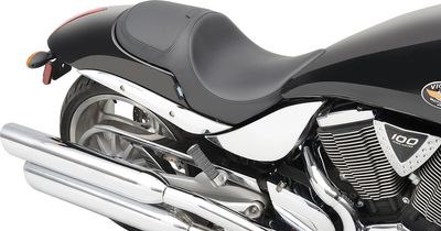 Sadel Drag Specialties Predator vinyl svart kolfiber Victory 05-14