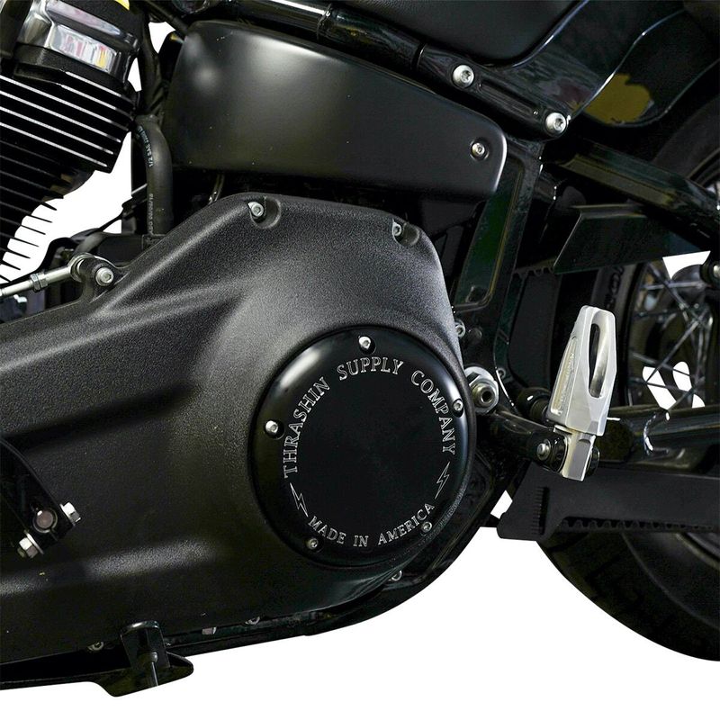Derbylock Thrashin Supply billet svart Softail 18-upp