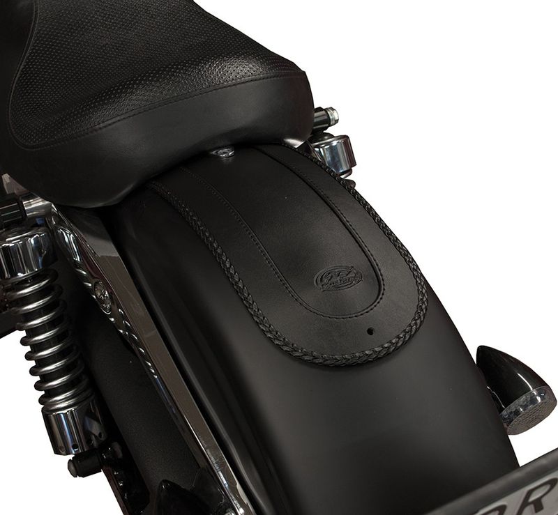 Täcklapp bakskärm Mustang flätad Softail with stud plate 00-17