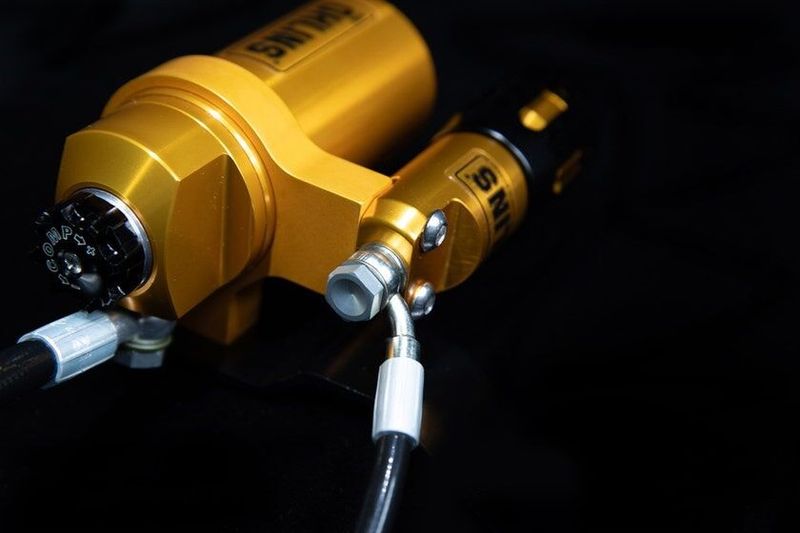 Stötdämpare Öhlins STX 46 Softail 18-24