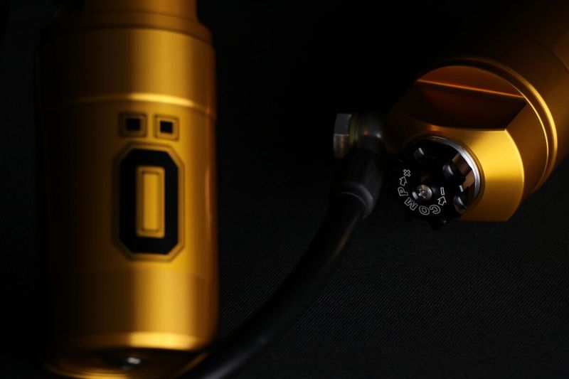 Stötdämpare Öhlins STX36 Blackline Touring 14-upp HD 779