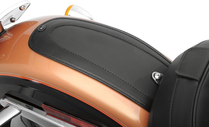 Skärm Drag Specialties slät vinyl svart H-D 58-21