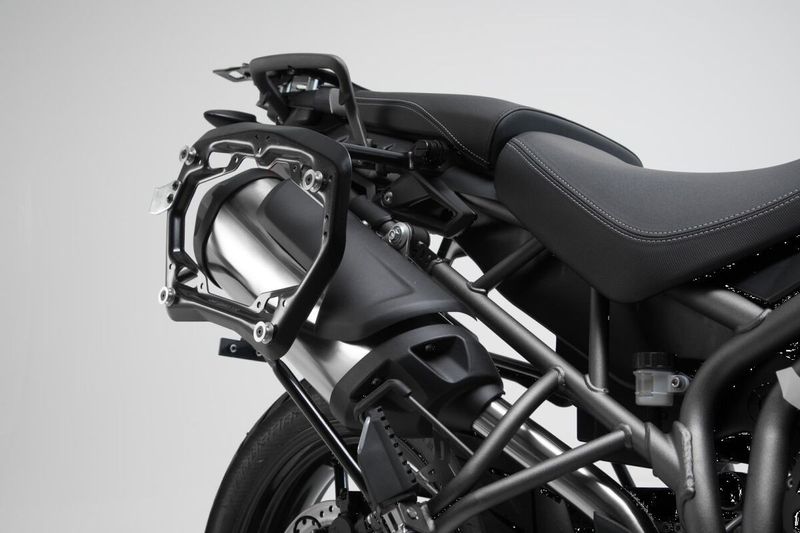 Sidohållare SW-Motech svart Triumph 11-20