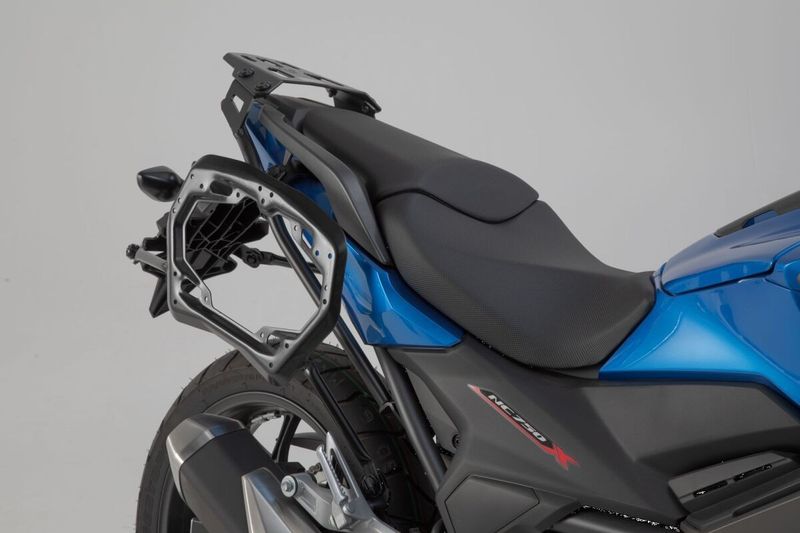 Sidohållare SW-Motech svart Honda 16-20