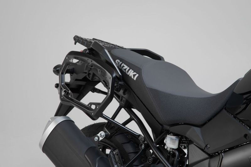 Sidohållare SW-Motech svart Suzuki 14-20