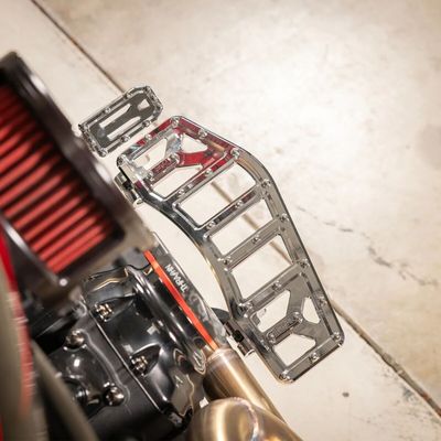 Bromspedal Thrashin Supply Aggressor Touring 99-upp krom