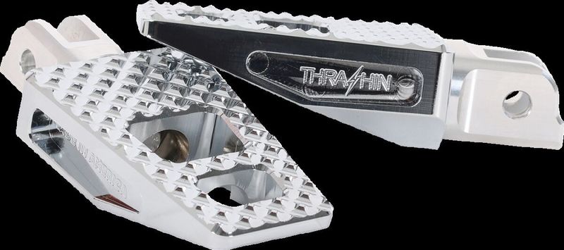 Fotpinnar Thrashin Supply P-54 2.25 krom Softail 18-upp, Livewire 22-23
