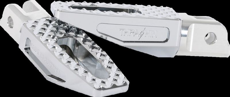 Fotpinnar Thrashin Supply P-54 1.375 krom smal Softail 18-upp, Livewire 22-23