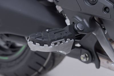 Fotstöd SW-Motech Kawasaki Versys / Versys SE 25-upp svart