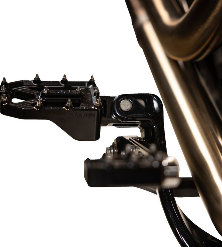 Fotpinnar Thrashin Supply Aggressor H-D 72-upp svart