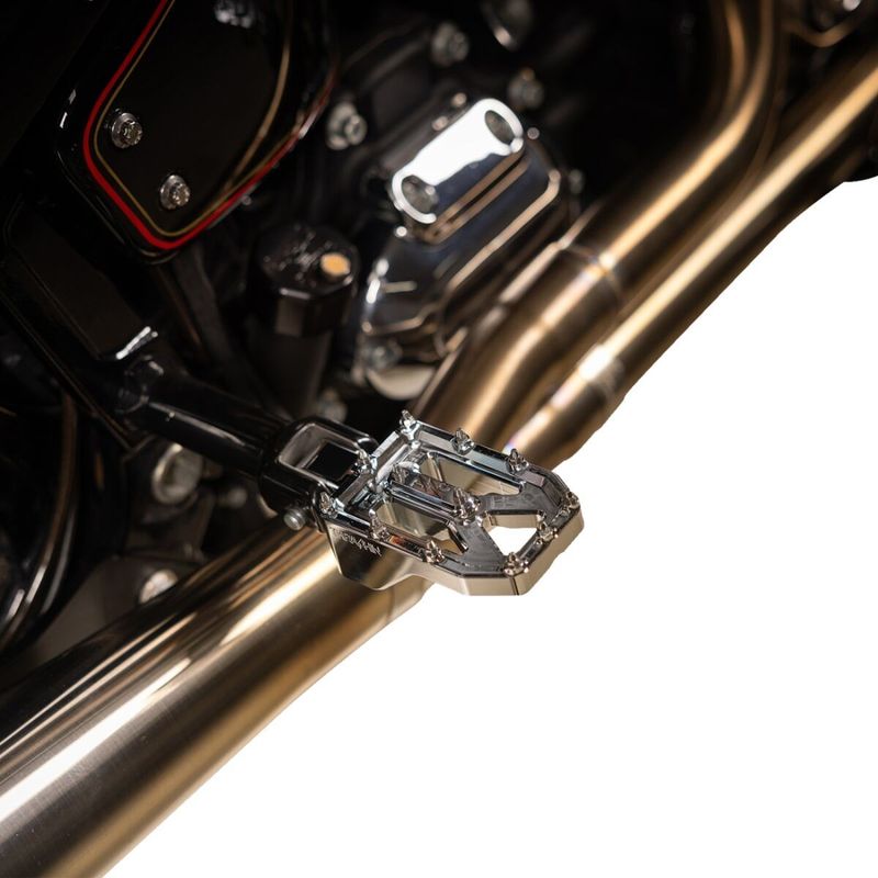 Fotpinnar Thrashin Supply Aggressor H-D 72-upp krom