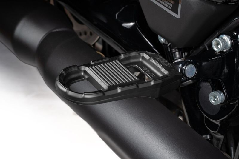 Fotpinnar Drag Specialties justerbar svart H-D 78-upp