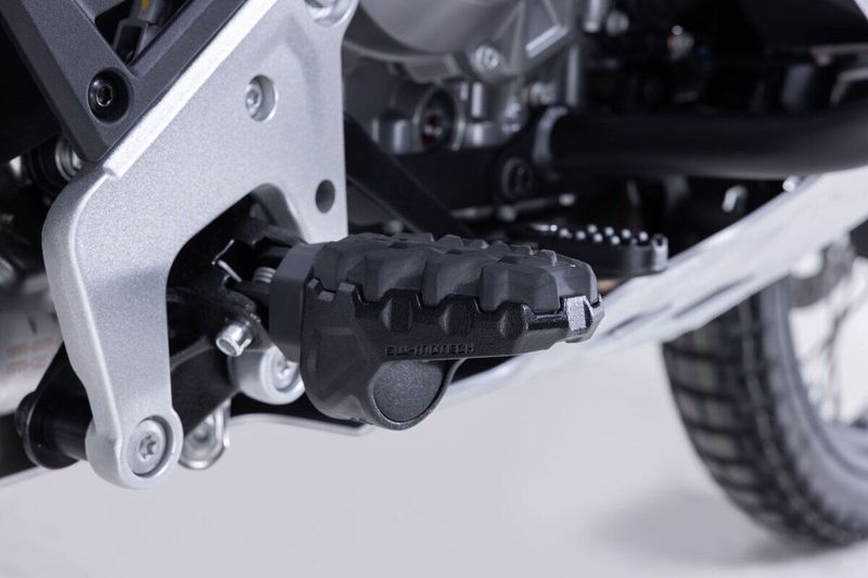 Fotstöd SW-Motech EVO Cfmoto 800 MT-X / 800 MT-X Comfort 25-upp FRS.10.112.10000/B