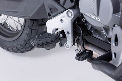 Fotstöd SW-Motech EVO Cfmoto 800 MT-X / 800 MT-X Comfort 25-upp FRS.10.112.10000/B