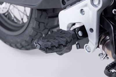 Fotstöd SW-Motech EVO Cfmoto 800 MT-X / 800 MT-X Comfort 25-upp FRS.10.112.10000/B