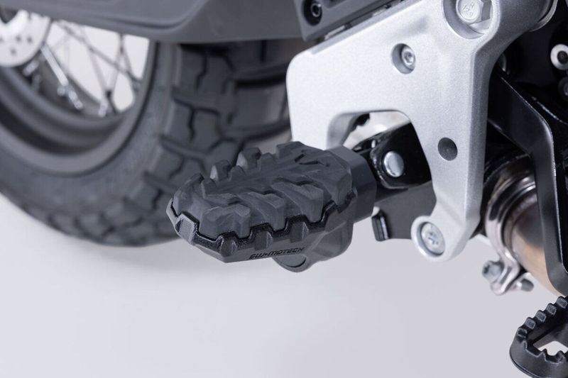 Fotstöd SW-Motech EVO Cfmoto 800 MT-X / 800 MT-X Comfort 25-upp FRS.10.112.10000/B
