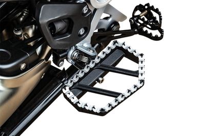 Adaptrar fotpinne Kuryakyn satinsvart BMW Driver Position: 19-20 R m.fl.