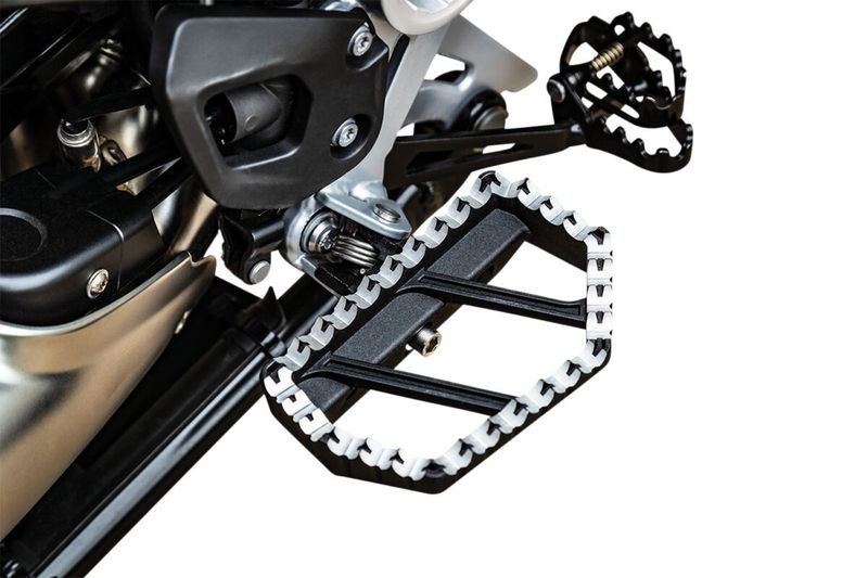 Adaptrar fotpinne Kuryakyn satinsvart BMW Driver Position: 19-20 R m.fl.