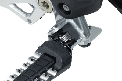 Adaptrar fotpinne Kuryakyn satinsvart BMW Driver Position: 19-20 R m.fl.