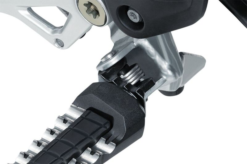 Adaptrar fotpinne Kuryakyn satinsvart BMW Driver Position: 19-20 R m.fl.