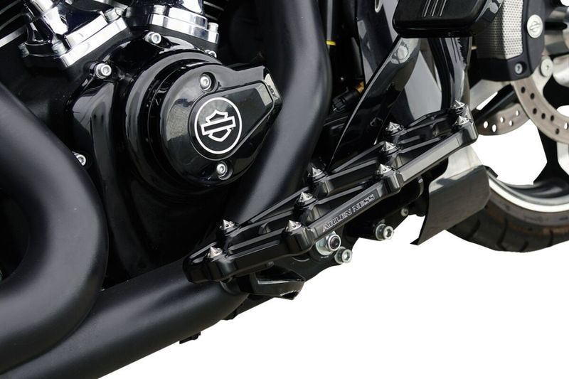 Fotplattor Arlen Ness diamond förare svart H-D 83-24
