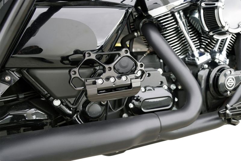 Fotplattor Arlen Ness diamond passagerare H-D 83-24 svart
