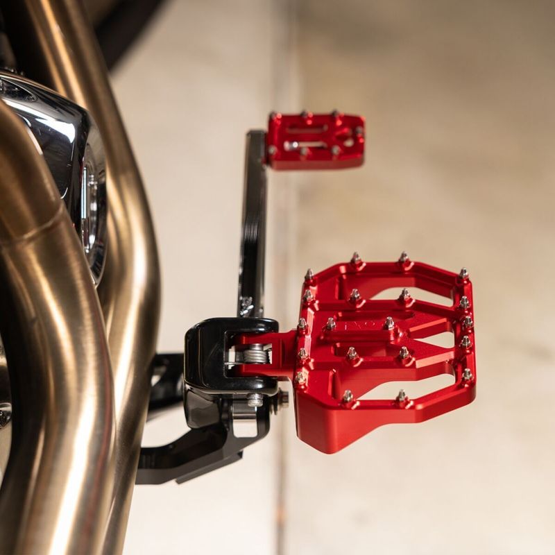 Fotplattor Thrashin Supply Aggressor Mini Rear H-D 72-upp röd