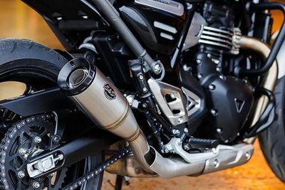 Slip-on ljuddämpare S&S Grand National krom svart Triumph SPEED 400 ABS 24-upp
