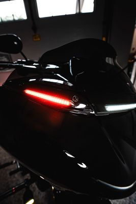 List vindruta Custom Dynamics Glide LED FLTR Road Glides 15-23