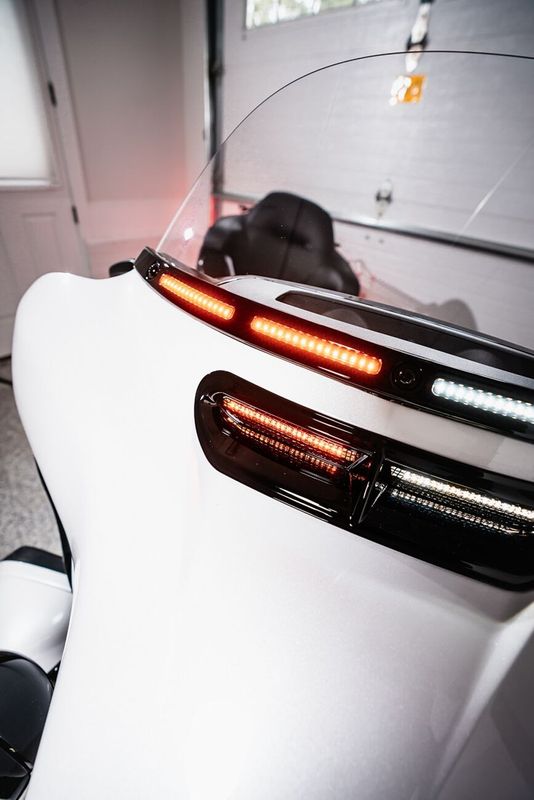 LED-list Custom Dynamics TruFLEX Batwing LED svart FLHT, FLHTK, FLHTKL, FLHTKCUL