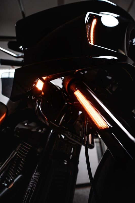 Lampor kåpventil ST-kåpa Custom Dynamics svart FXLRST Low Rider ST 117 22-26