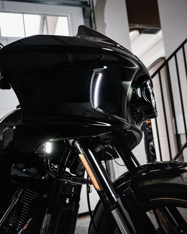 Lampor kåpventil ST-kåpa Custom Dynamics svart FXLRST Low Rider ST 117 22-26