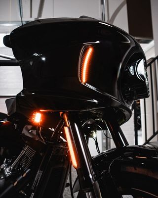 Lampor kåpventil ST-kåpa Custom Dynamics svart FXLRST Low Rider ST 117 22-26