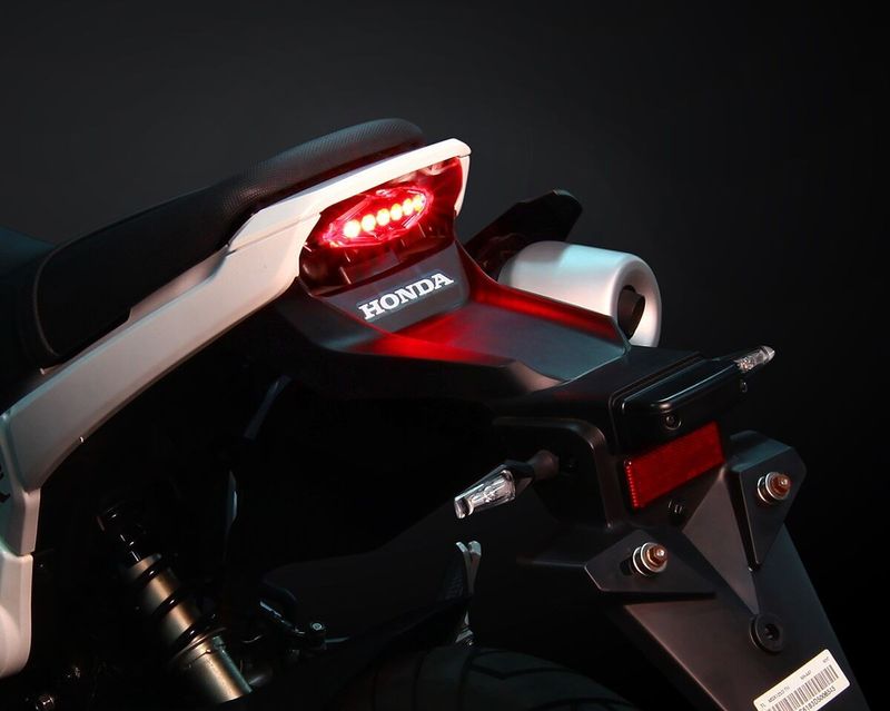 Baklykta Koso Infinity LED universal röd