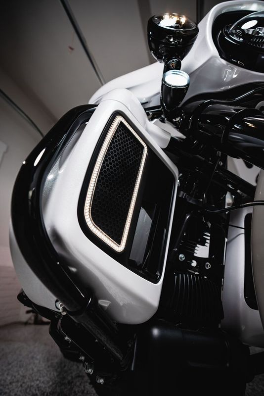 Lampor Custom Dynamics nedre LED FLHTCU 06-13