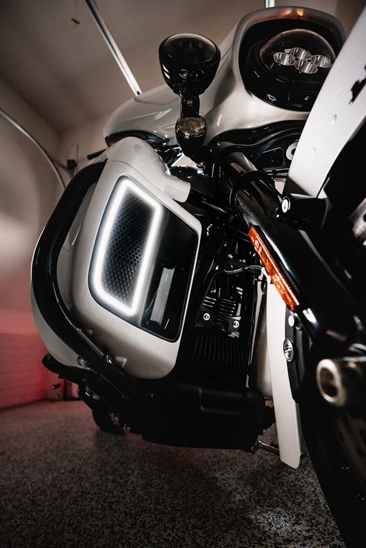 Lampor Custom Dynamics nedre LED FLHTCU 06-13