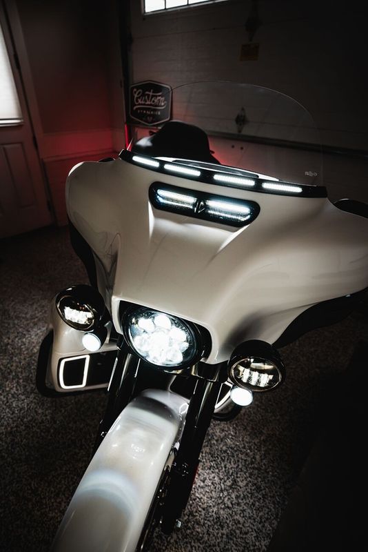 Lampor Custom Dynamics nedre LED FLHTCU 06-13