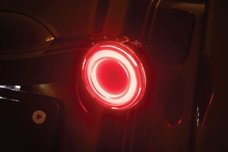 Blinkers bak Kuryakyn Tracer L E D bak rökfärgad H-D 07-24