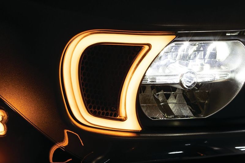 Strålkastare Kuryakyn Tracer Touring 15-24