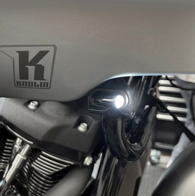 Blinkers Kodlin Neowise 2 1 Tsig slät LED svart Softail 22-upp