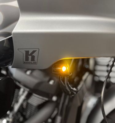 Blinkers Kodlin Neowise 2 1 Tsig slät LED svart Softail 22-upp