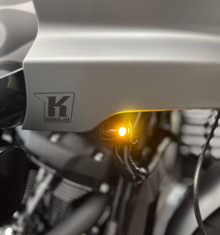 Blinkers Kodlin Neowise 2 1 Tsig slät LED svart Softail 22-upp