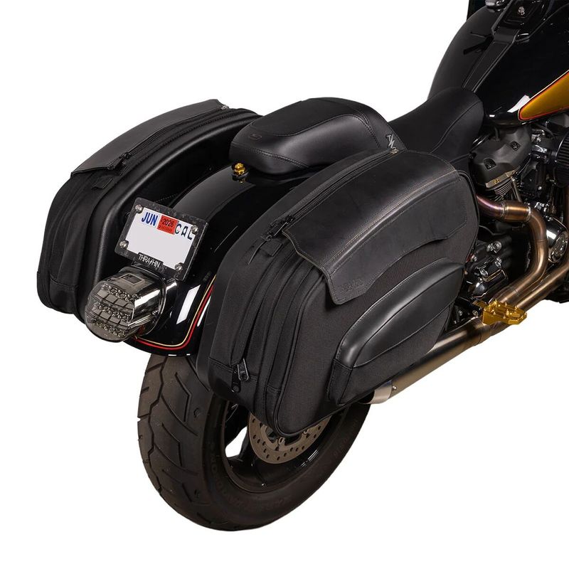 Sidoväskor Thrashin Supply Detach Dyna 96-17, Softail 18-upp