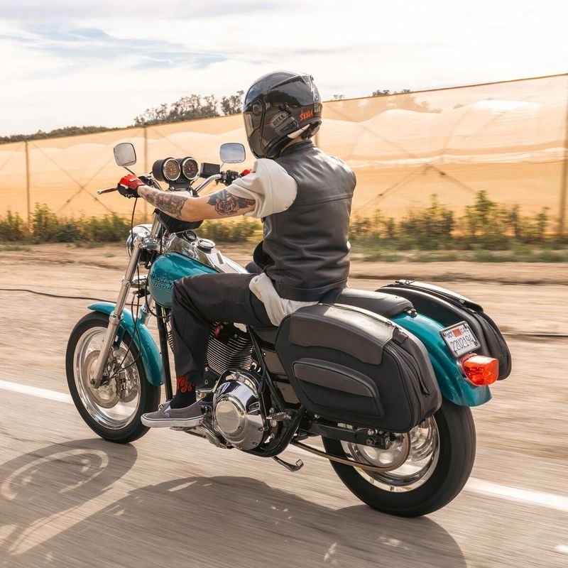 Sidoväskor Thrashin Supply Detach Dyna 96-17, Softail 18-upp