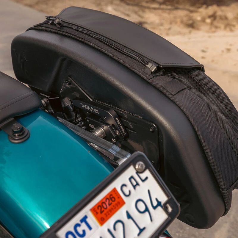 Sidoväskor Thrashin Supply Detach Dyna 96-17, Softail 18-upp