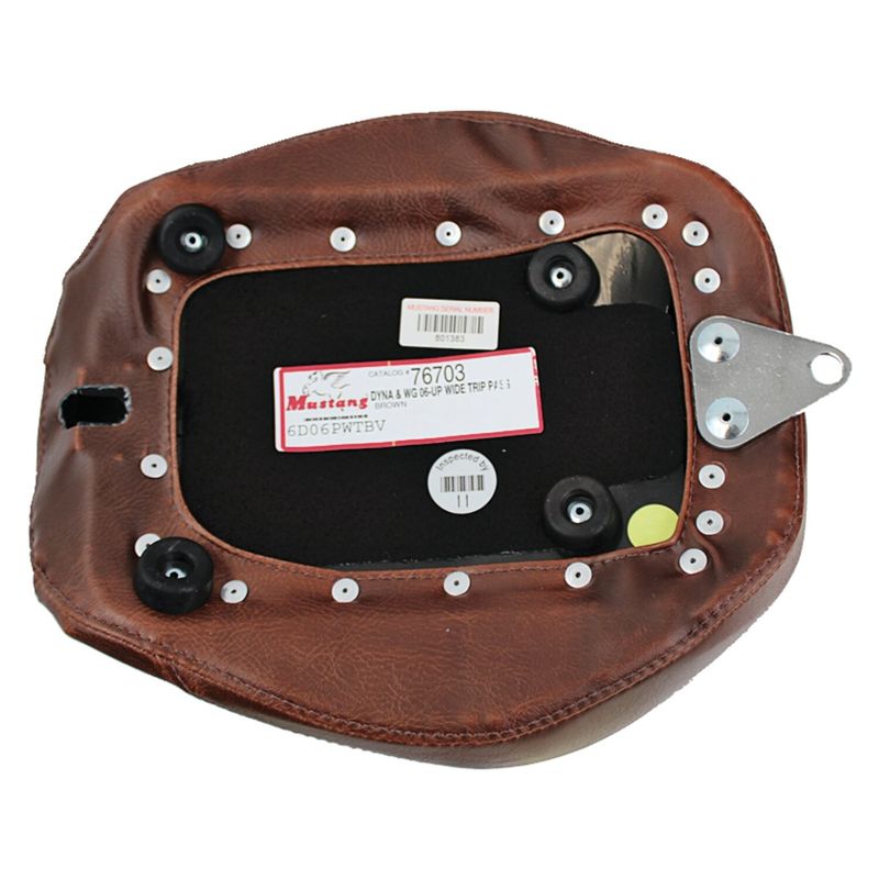 Passagerarsadel Mustang Tripper bred brun Dyna 06-17