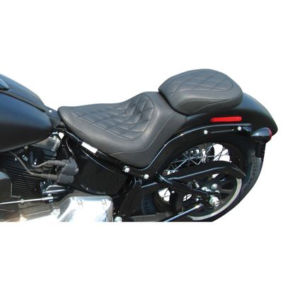 Passagerarsadel Mustang Tripper bred diamond Softail FXS Blackline 11-13
